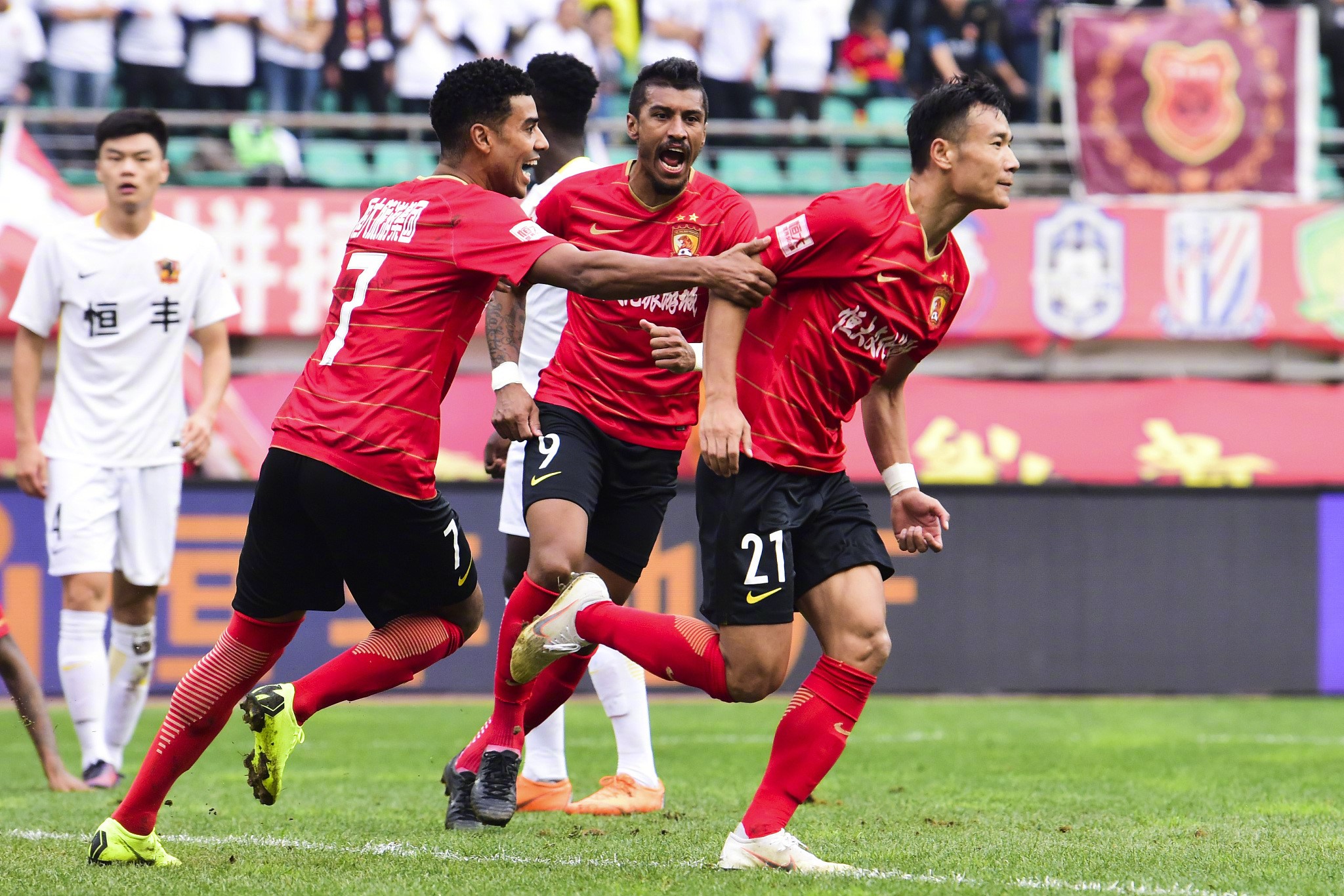 九游游戏中心-钢铁大王李兆会