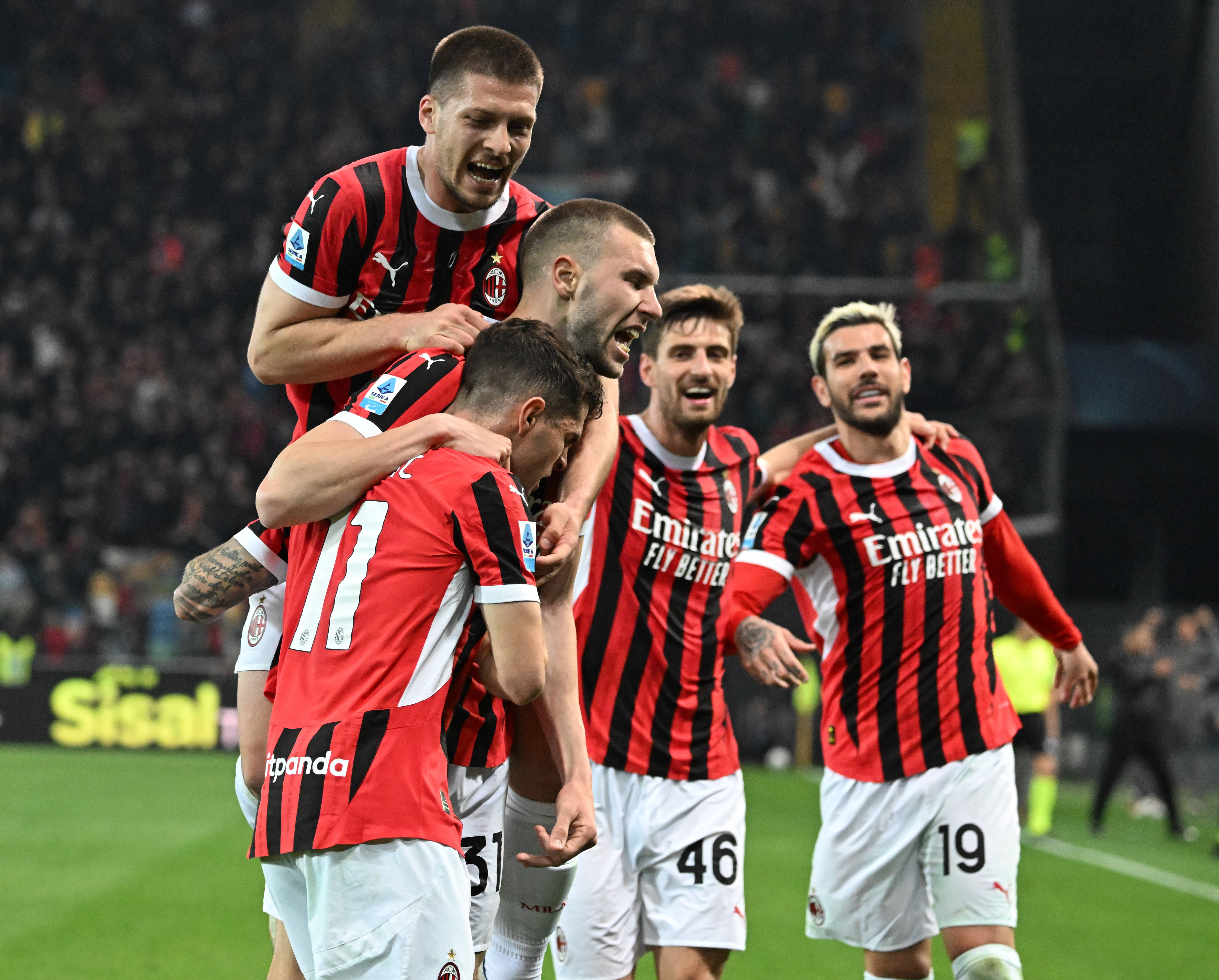 九游体育-意甲豪门取得惊人胜利,球迷欢呼什么意思